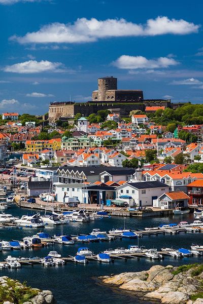 Bibikow, Walter 아티스트의 Sweden-Bohuslan-Marstrand-island town view with the 17th century Carlsten fortress작품입니다.